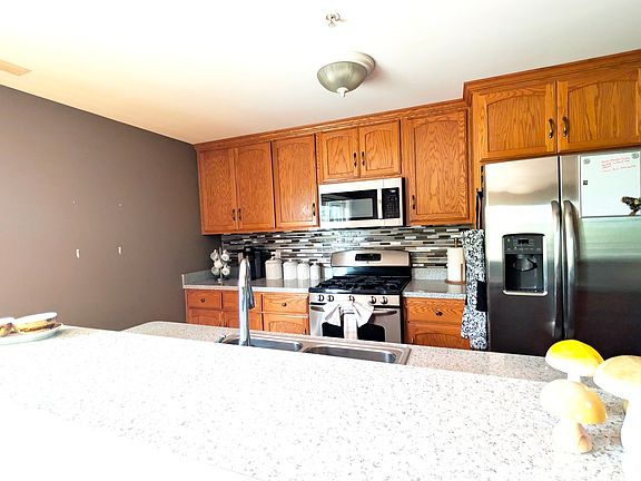 4th image of 706 W 63rd St Unit 202