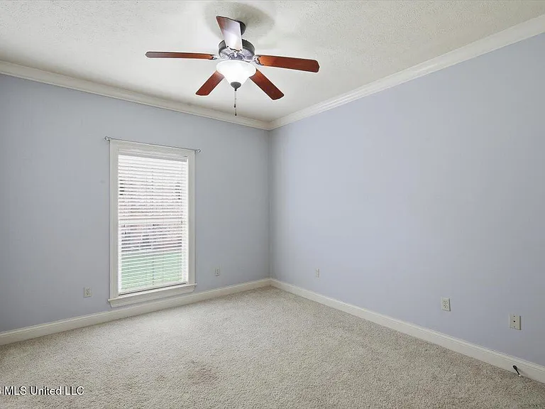 143 Sonnett Cir — Photo 33