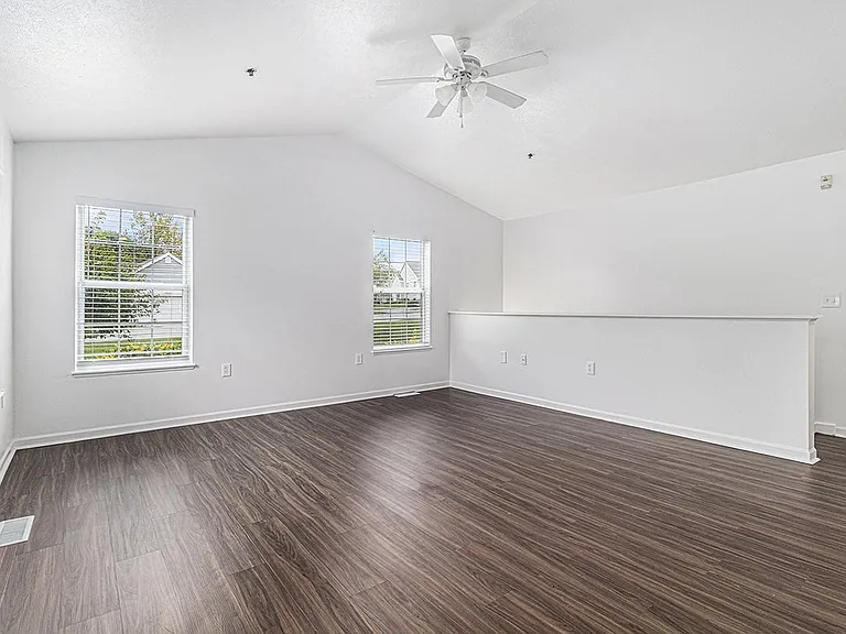 Autumn Lakes Apartments and Townhomes — Photo 28