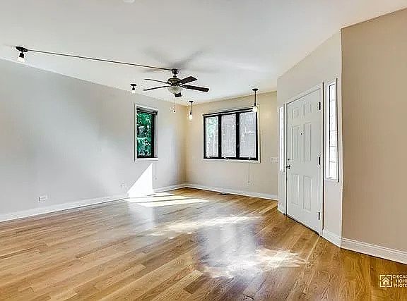 3rd image of 2128 N Hoyne Ave #1