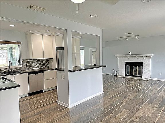 3rd image of 113 Harbor Bluff Dr
