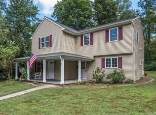 36 Cherry St, Sandy Hook, CT 06482
