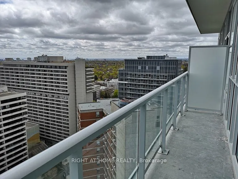 33 Helendale Ave #2008 — Photo 12