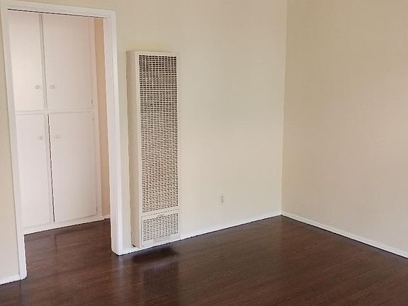 2nd image of 389 N Oakland Ave APT 4