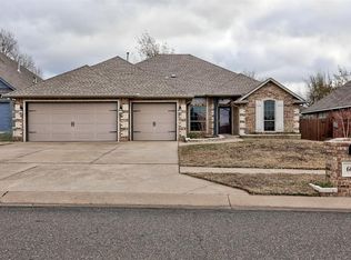 608 Eastmoor Ct, Moore, OK 73160