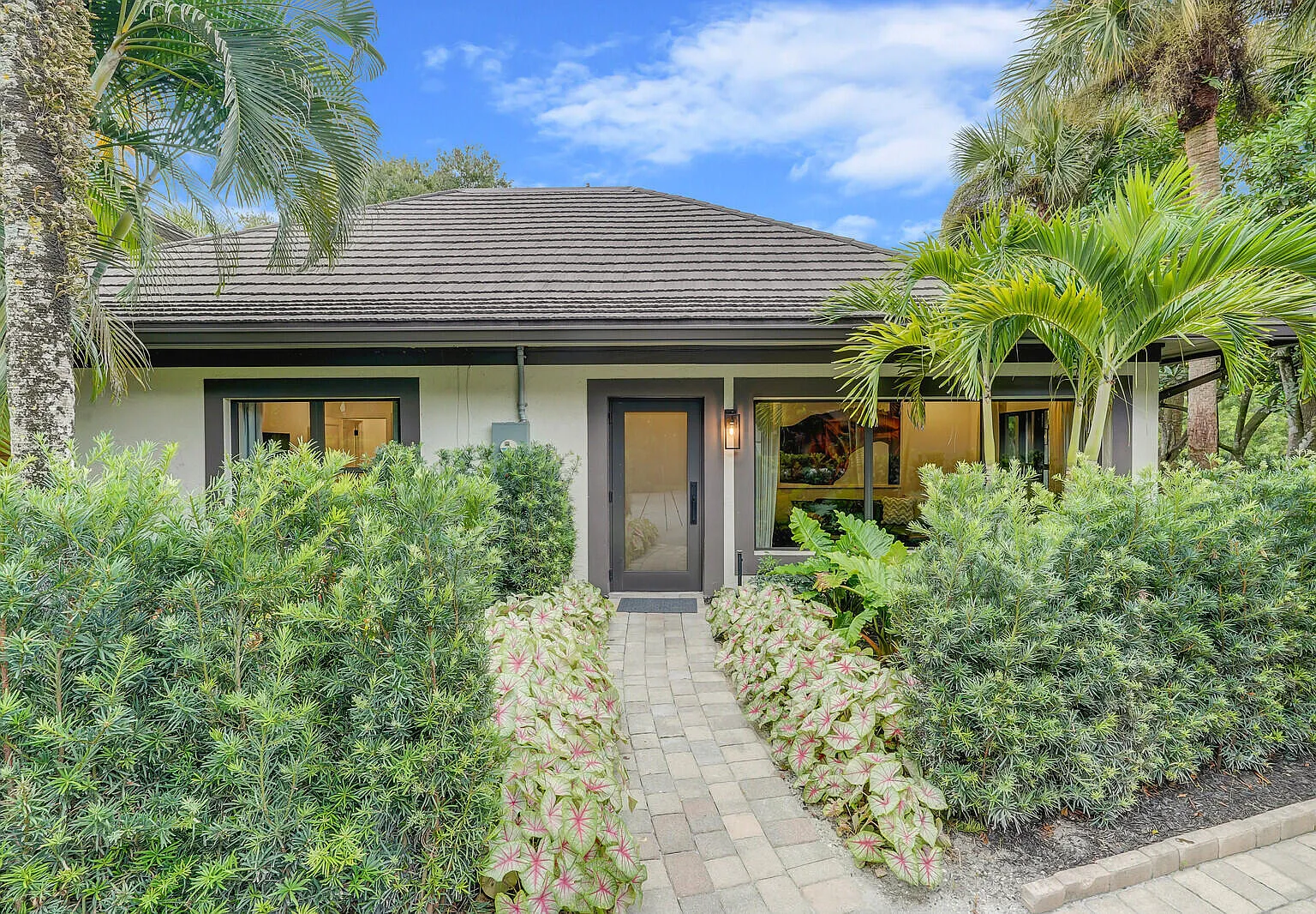 3 bed, 3.0 bath, 2400 sqft, $20,000 — Photo 1