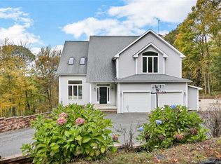 488B Skokorat Rd, Beacon Falls, CT 06403