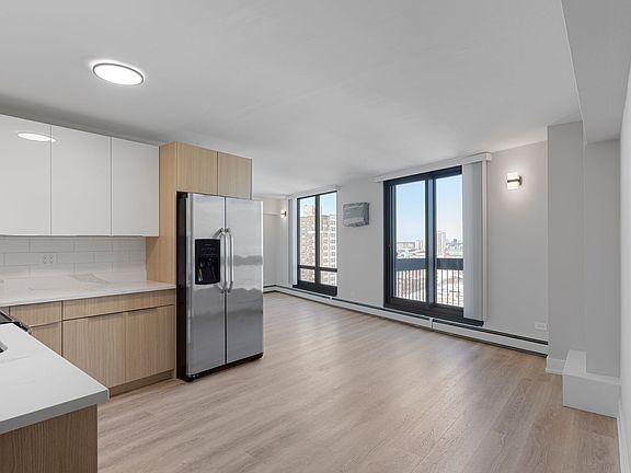5th image of 6166 N Sheridan Rd APT 14C