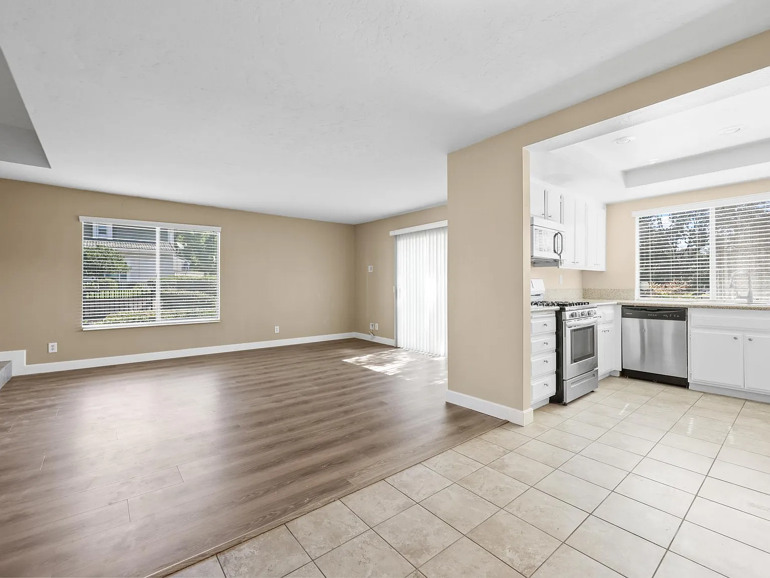 3 bed, 2.5 bath, 1262 sqft, $3,400 — Photo 4