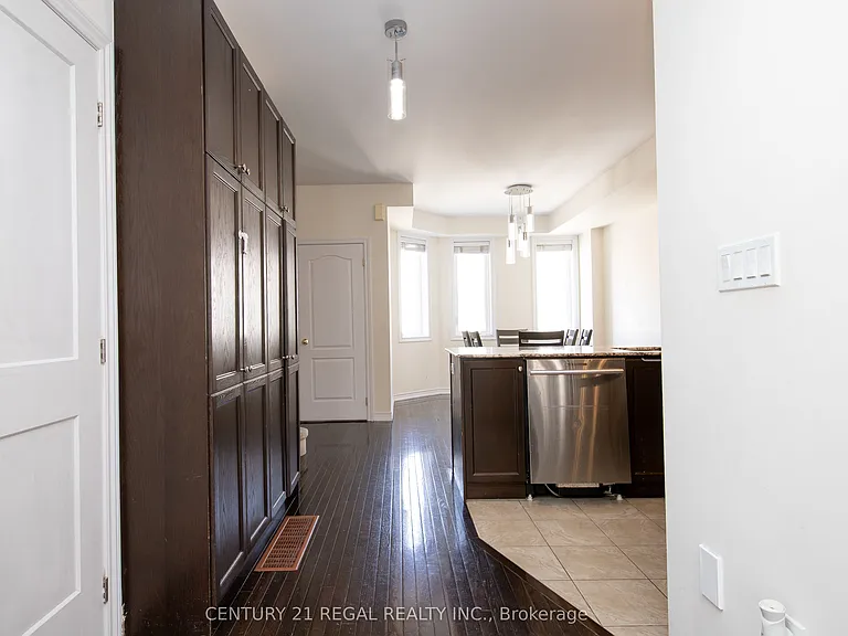 43 Tollgate St #UPPER — Photo 12