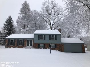 2446 Pinewood Ct, Flushing, MI 48433