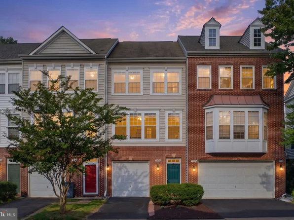 4118 River Forth Dr, Fairfax, VA 22030