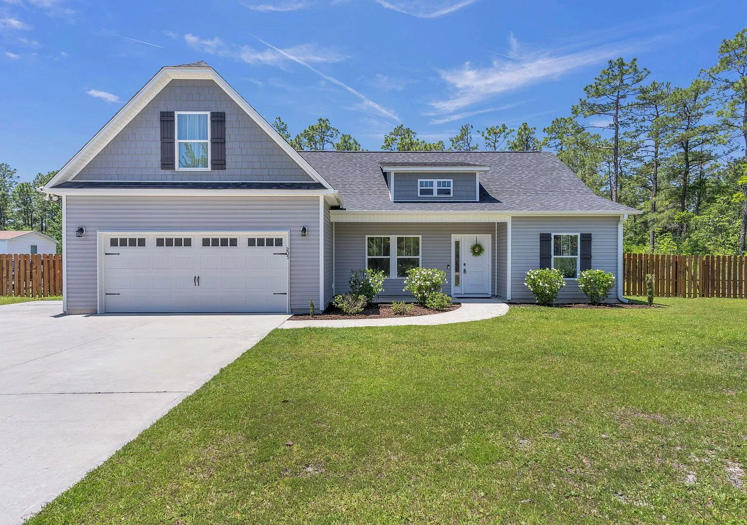 3 Bed 2 Bath + Bonus and HUGE fenced yard - Single Family Home in Hampstead NC — Photo 1