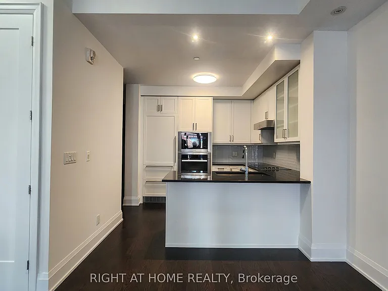 20 Fred Varley Dr #210 — Photo 12
