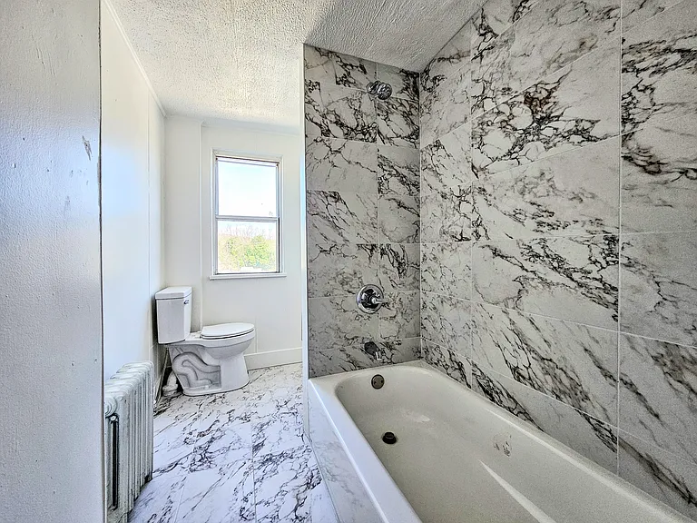 29 Drummond St #3 — Photo 10