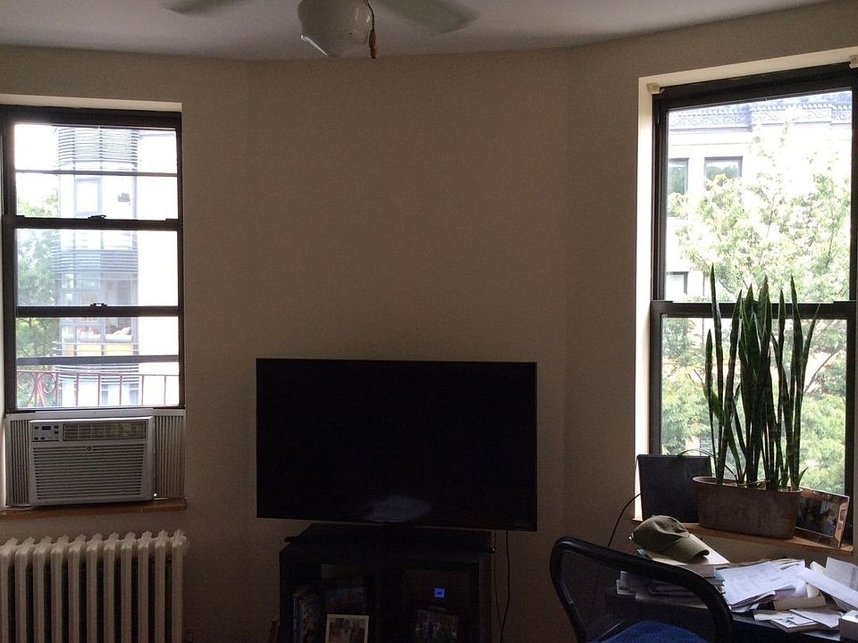 2nd image of 510 2nd St APT 5