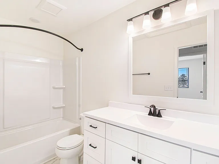619 W Marion St — Photo 14