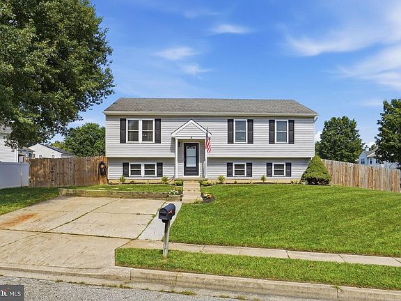 2nd image of 8 Taos Cir