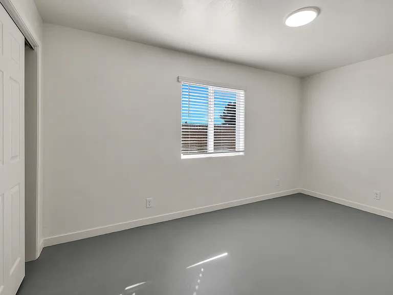 1340 W Mariposa Ave — Photo 3