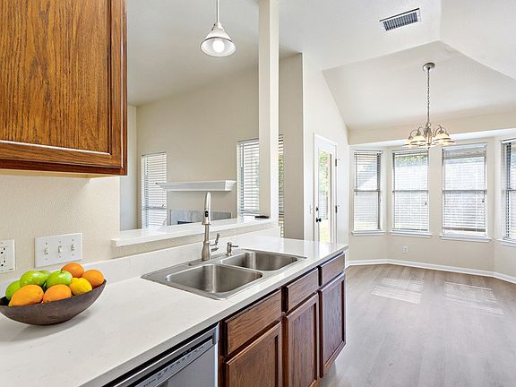 3rd image of 114 Harvest Ln