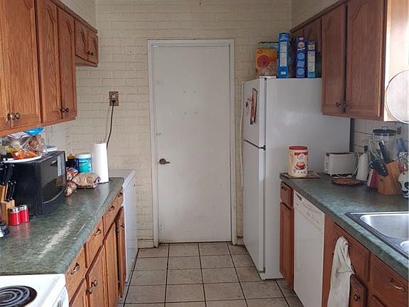 4th image of 1921 Linden Ave
