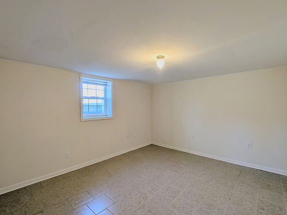 4th image of 919 Grayland St