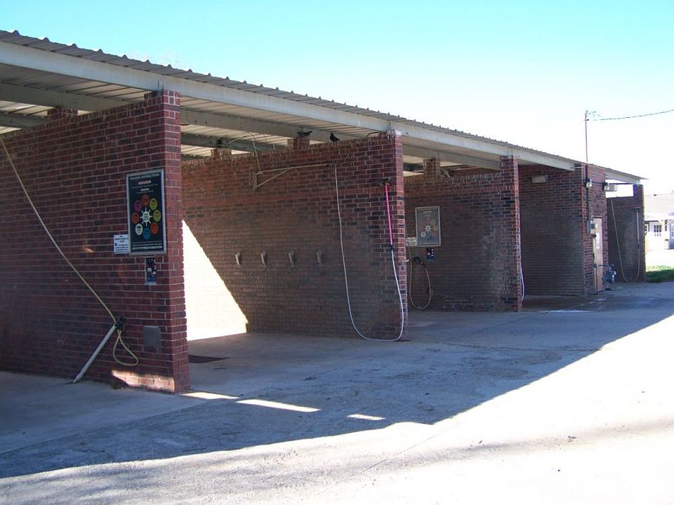 1st image of 302 S Washita Ave