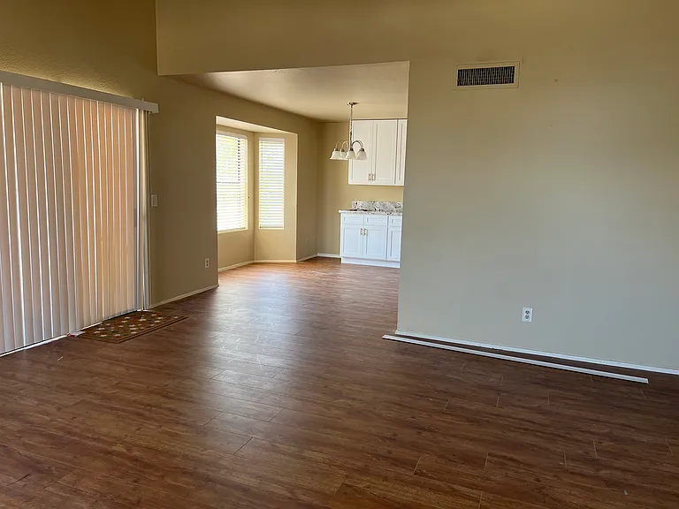 W Amelia Ave — Photo 15