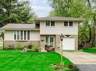 738 E 11th St, Hobart, IN 46342