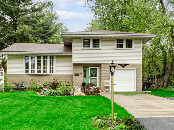 738 E 11th St, Hobart, IN 46342