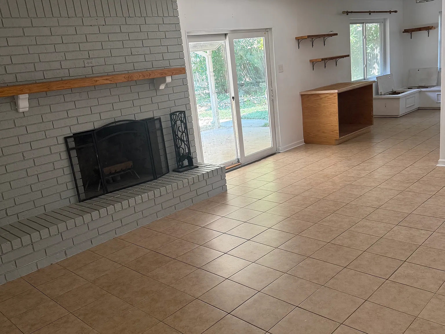 3 bed, 1900 sqft, $1,795 — Photo 3