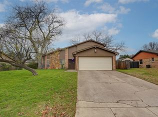 1024 Edgewood Trl, Benbrook, TX 76126