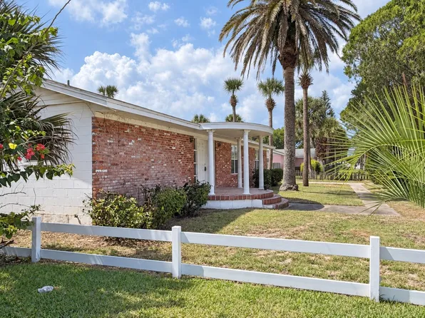 884 Derbyshire Rd, Daytona Beach, FL 32117