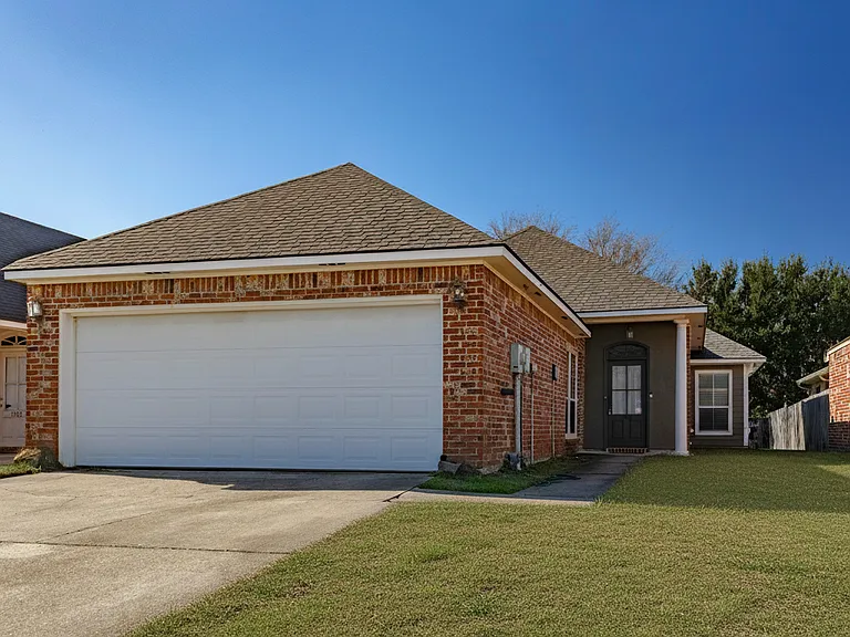5684 Ducros Dr — Photo 1
