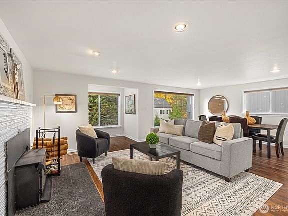 4th image of 15245 Fremont Avenue N