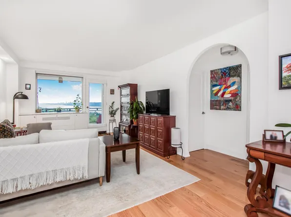 5700 Arlington Avenue image 8 of 21