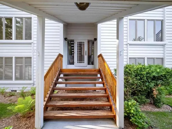 3400 Lakeside Dr S APT 17, Petoskey, MI 49770