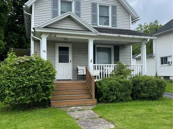 38 Drake St, Oakfield, NY 14125