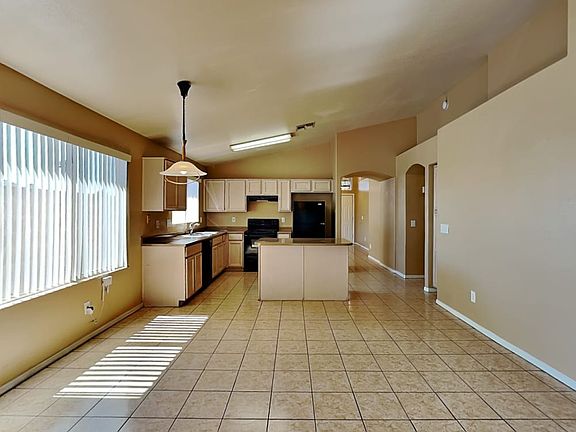 4th image of 15846 N 23rd Pl