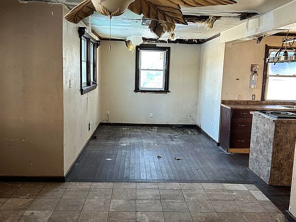 3rd image of 411 Montclair Dr