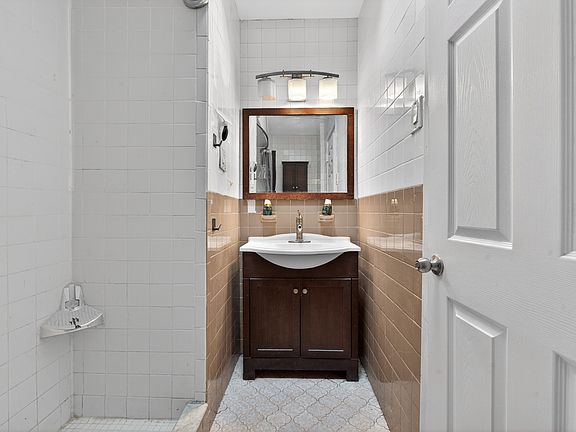 4th image of 330 Lafayette Ave #3