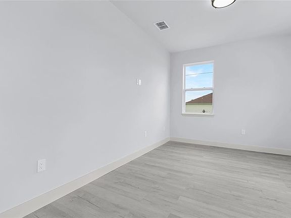 5th image of 965 NANCY COURT