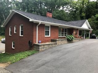 208 Forest Hill Rd, Mount Airy, NC 27030