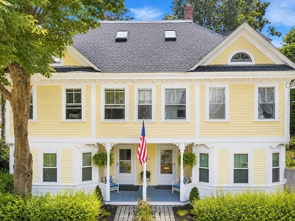 24 Desmond Ave #C, Manchester, MA 01944