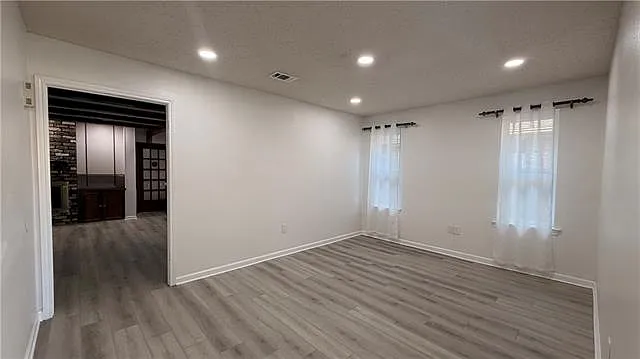 4 bed, 2.0 bath, 2300 sqft, $2,500 — Photo 3