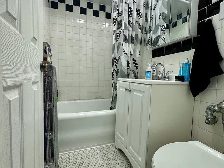 3812 N Pine Grove Ave — Photo 12