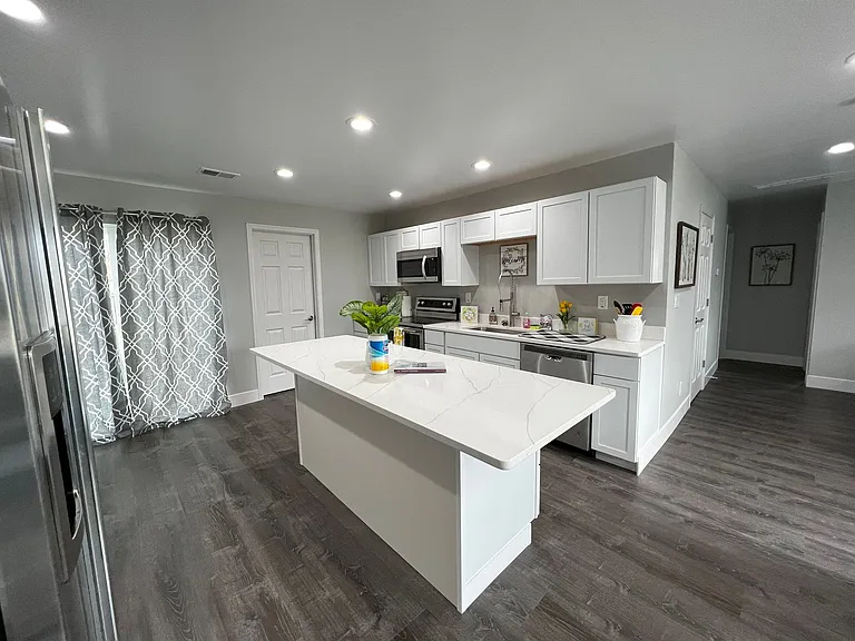 956 Olympia Dr — Photo 10