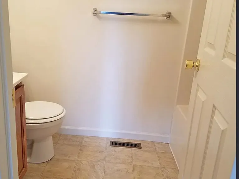 1012 Alexander Dr — Photo 8