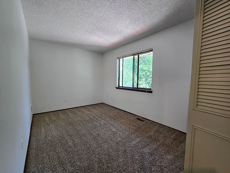 1513 Seneca Cir — Photo 12