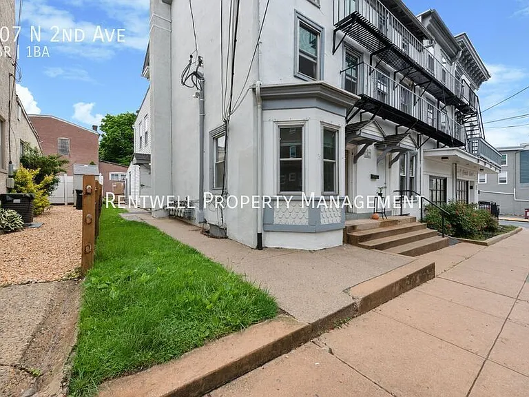 107 E 2nd Ave — Photo 14